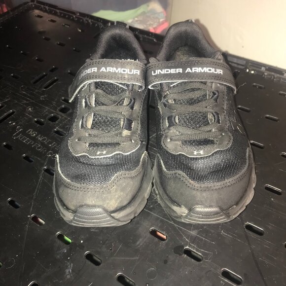 Under Armour Other - UNDER ARMOUR SHOES BOYS